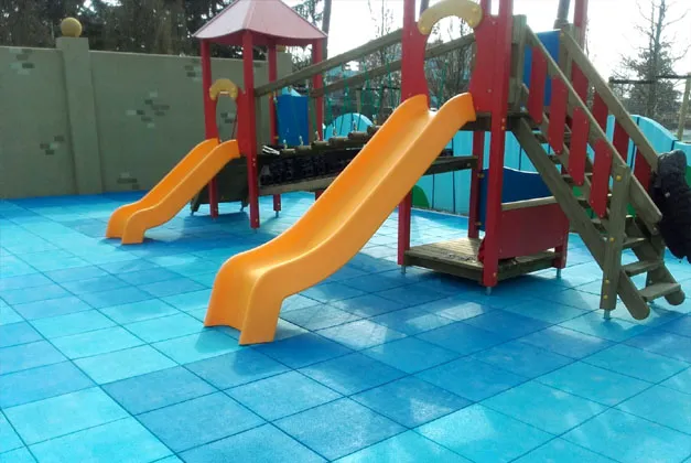 bezpieczna nawierzchnia plac zabaw certyfikaty