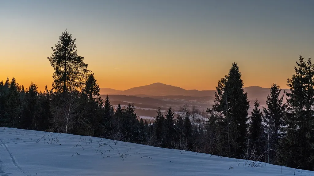 Schronisko PTTK Stare Wierchy w Gorcach, widoki na Tatry