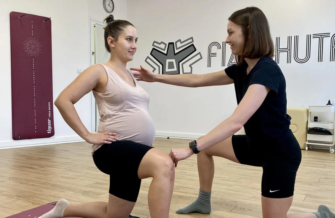 kobieta w ciąży przygotowująca się do porodu