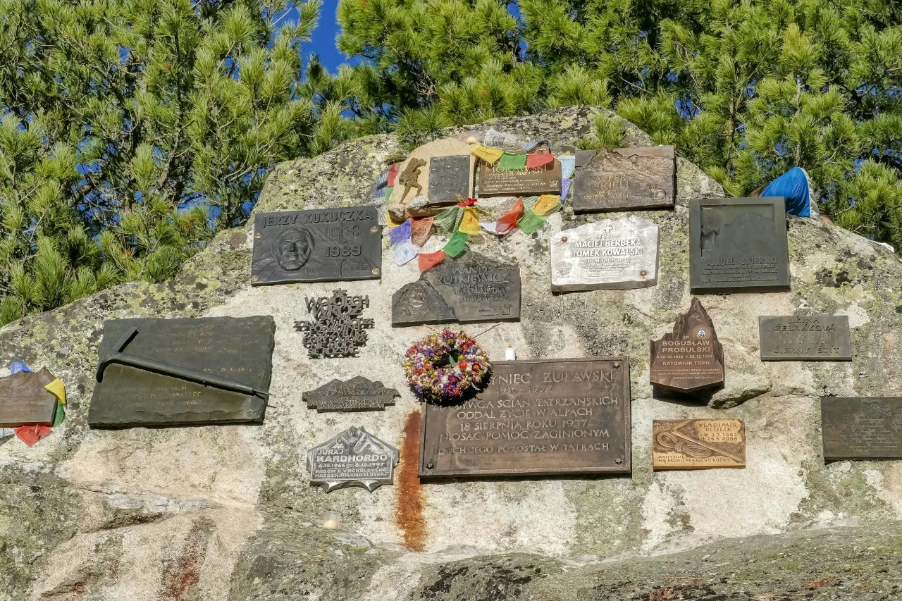 Symboliczne cmentarze himalaist&oacute;w