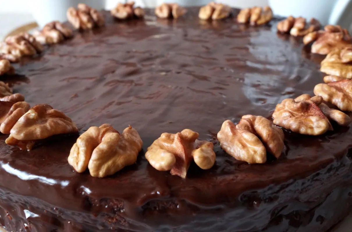 tort orzechowy idealnie otynkowany