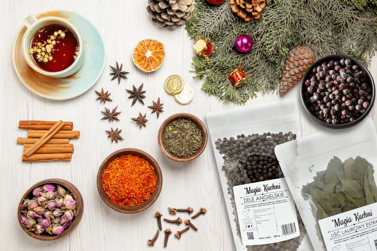 podstawowe przyprawy do bigosu liść laurowy ziele angielskie majeranek pieprz jałowiec