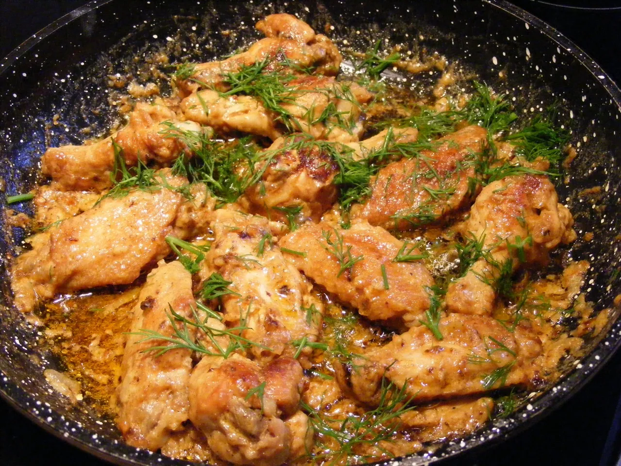 skrzydełka kurczaka z dodatkami obiadowymi