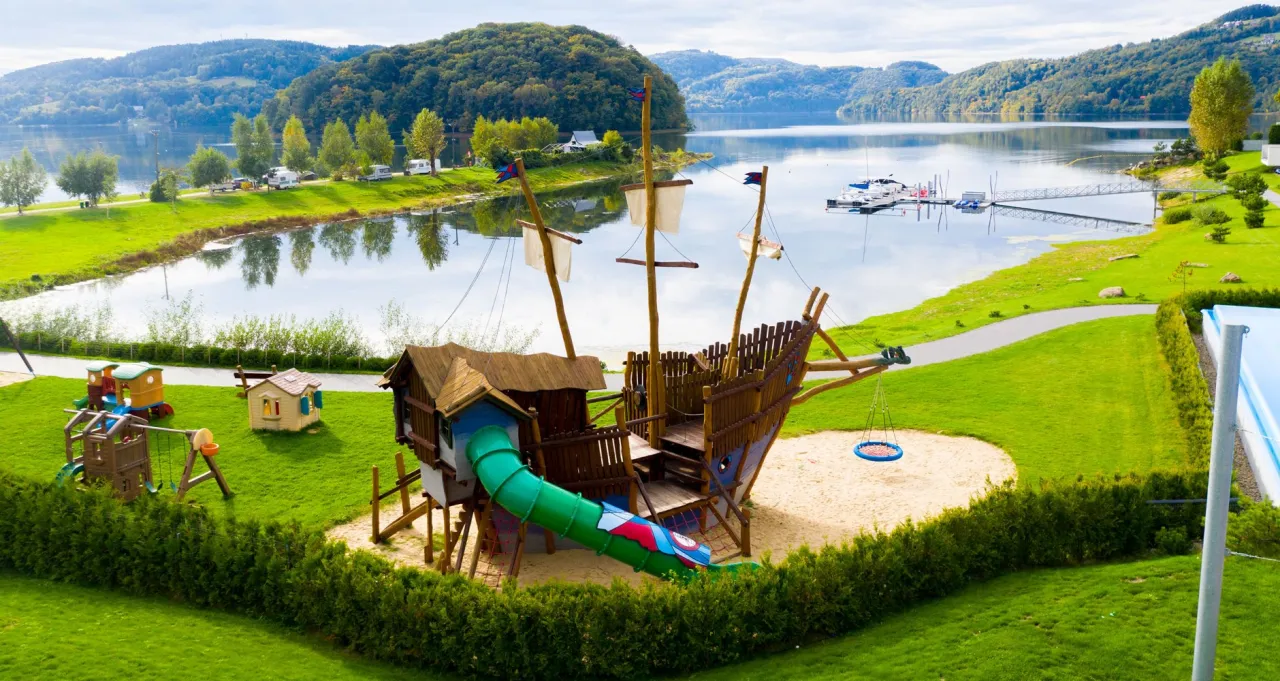 Rodzinny hotel nad jeziorem z placem zabaw Dolny Śląsk