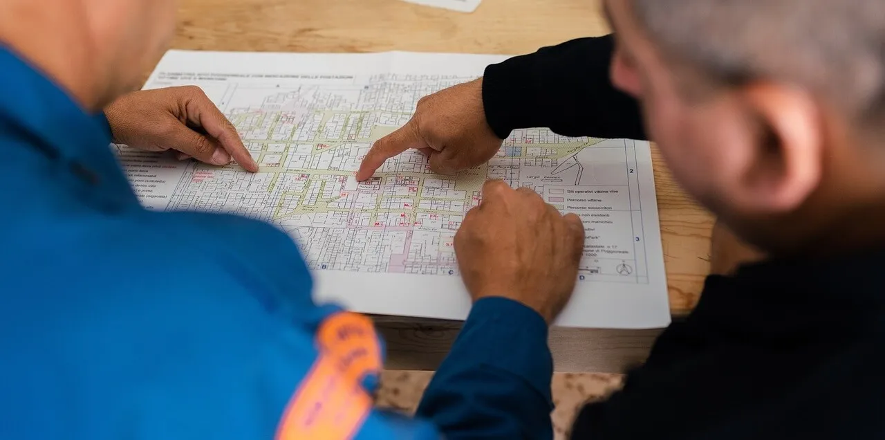 inspekcja mieszkania od dewelopera z poziomicą i dokumentami