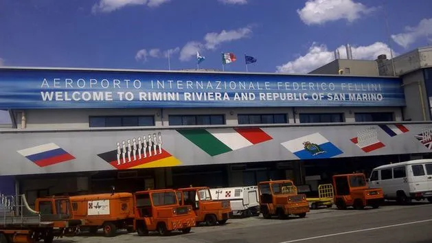 Zdjęcie Jak dojechać z lotniska Forli do Rimini - najlepsze opcje transportu