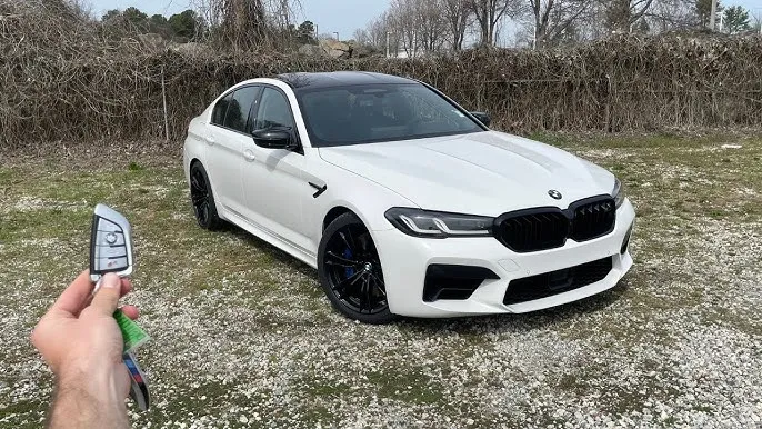 BMW M5 F90 na drodze