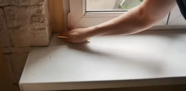 Renowacja parapetu przed i po