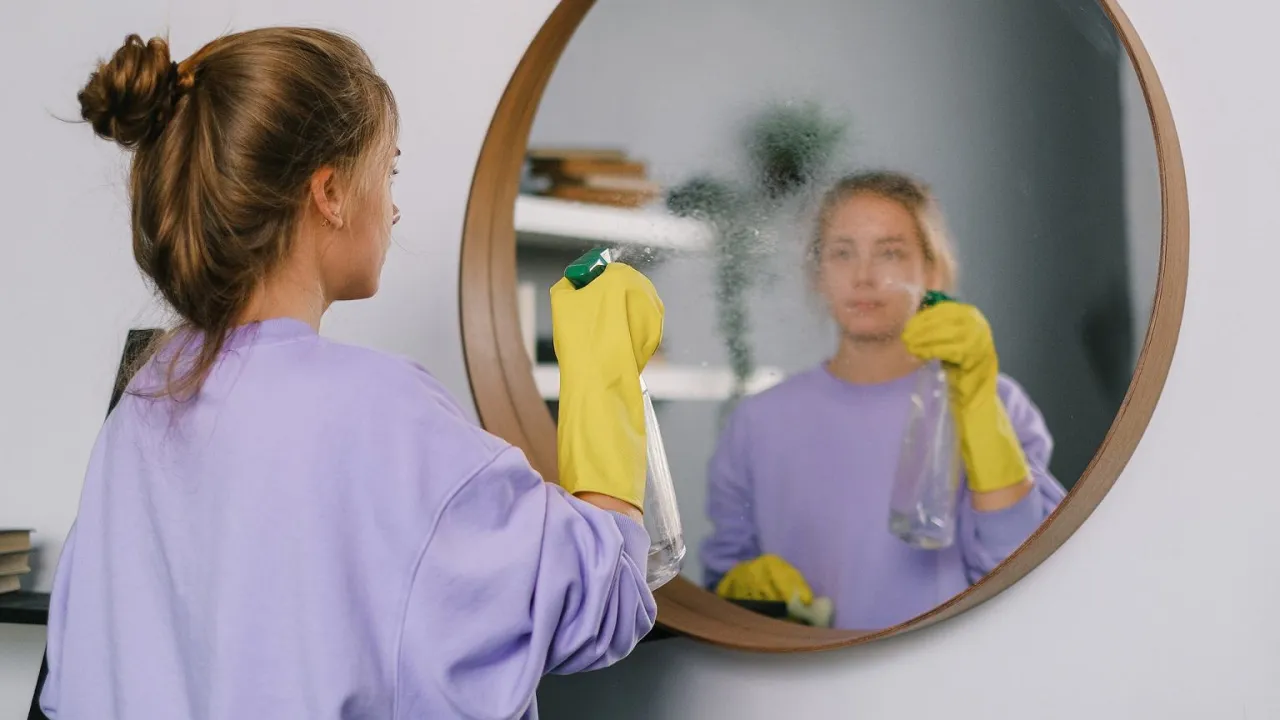 smugi na lustrze przyczyny