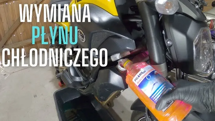czyszczenie chłodnicy motocyklowej przed i po