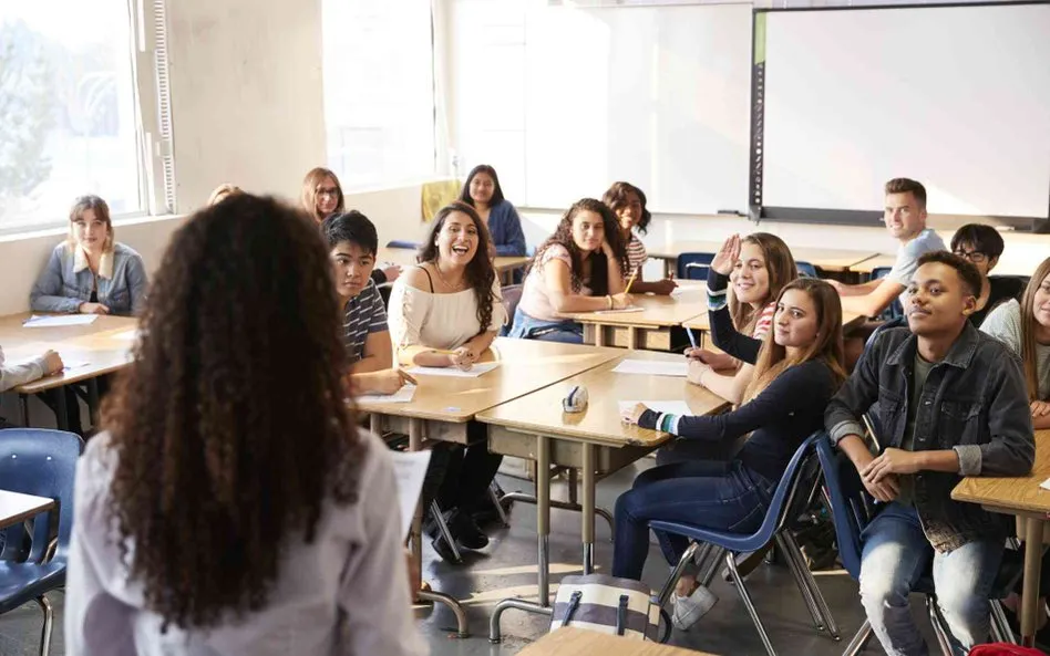 młodzież w szkole ponadpodstawowej