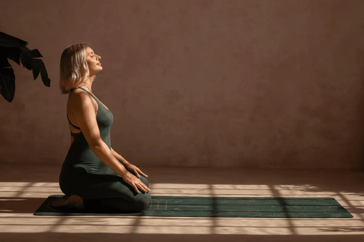 osoba medytująca spokojna