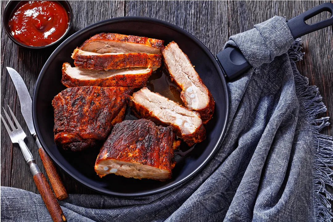 różne dania ze schabu w plastrach