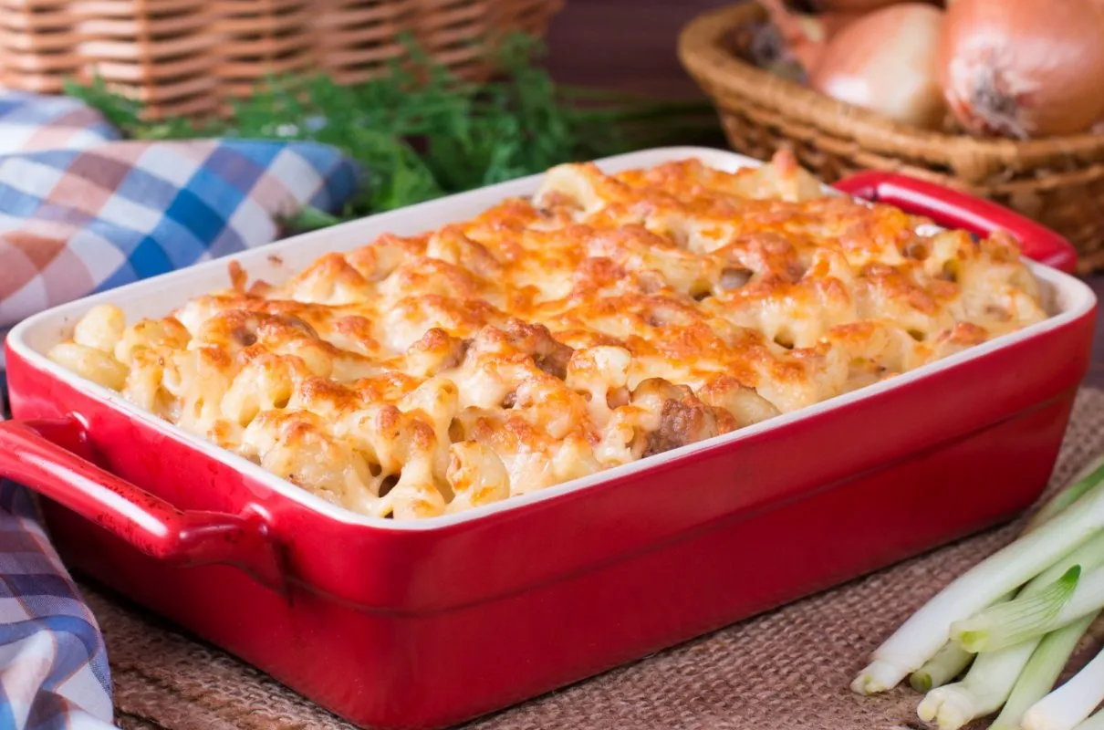 Zapiekanka makaronowa z kurczakiem na obiad