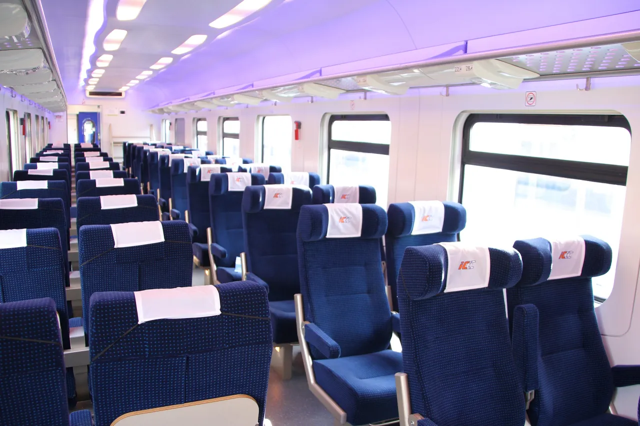 Wnętrze wagonu TLK vs IC