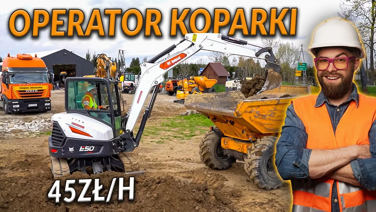 Operator koparki pracujący na budowie z widocznym laptopem lub tabletem