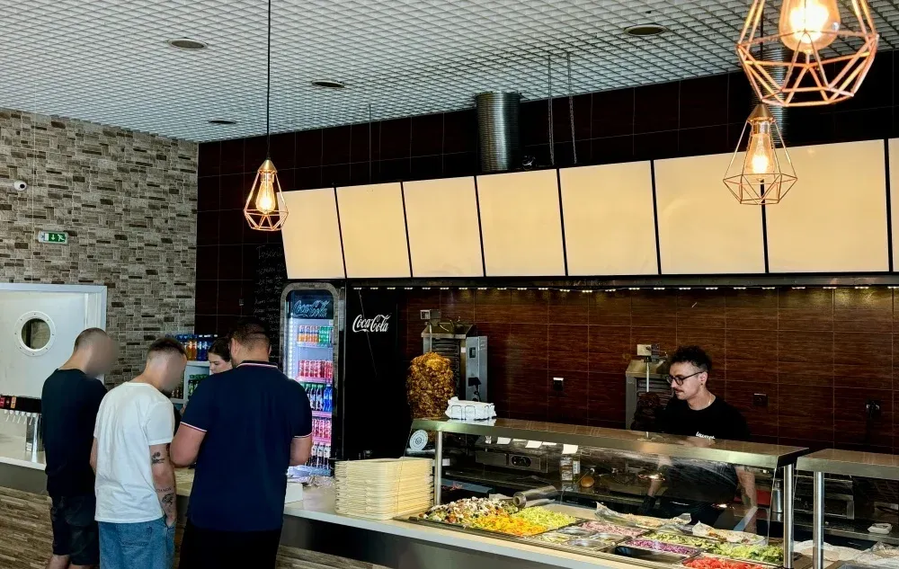 Kebab rzemieślniczy wnętrze restauracji