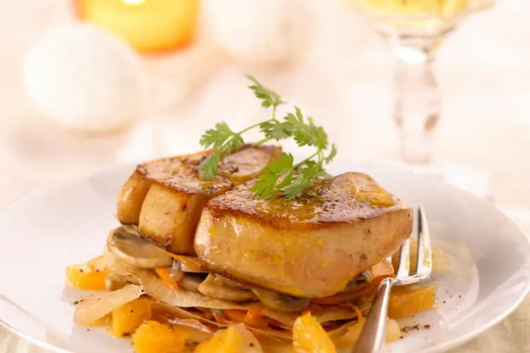 plat gastronomique landais avec foie gras po&ecirc;l&eacute;