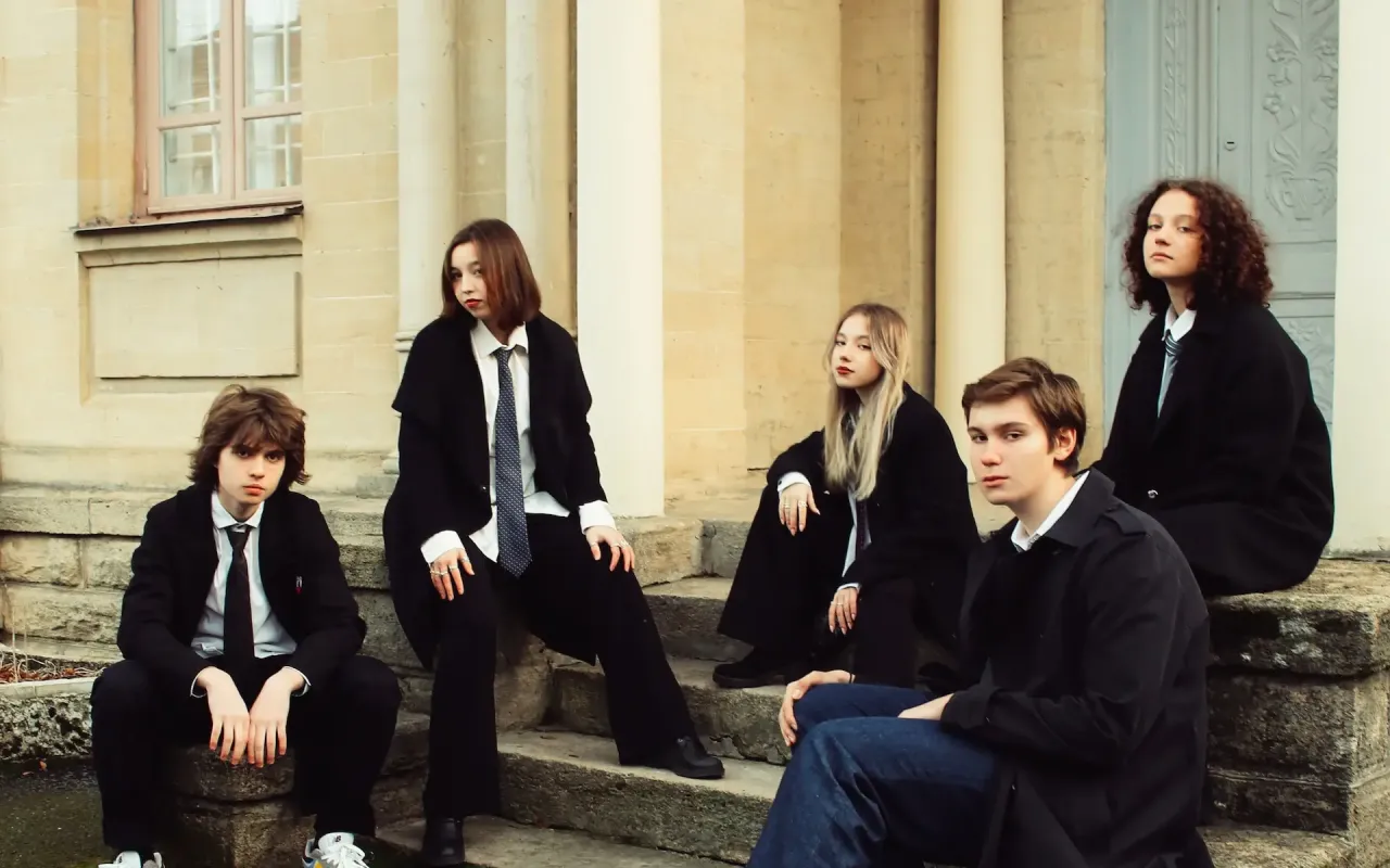 eleganckie stylizacje na maturę dla chłopaków