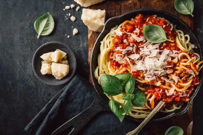 Zdjęcie Proste spaghetti z patelni – szybki przepis, który ułatwi gotowanie