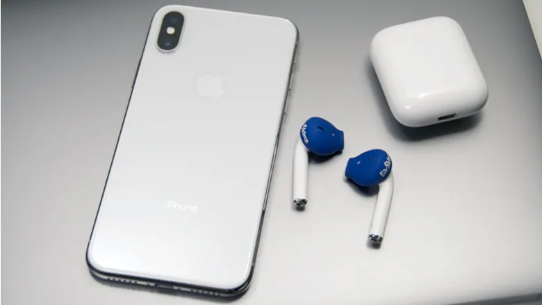 Zdjęcie Czy AirPods wypadają z uszu? Oto co musisz wiedzieć o ich dopasowaniu