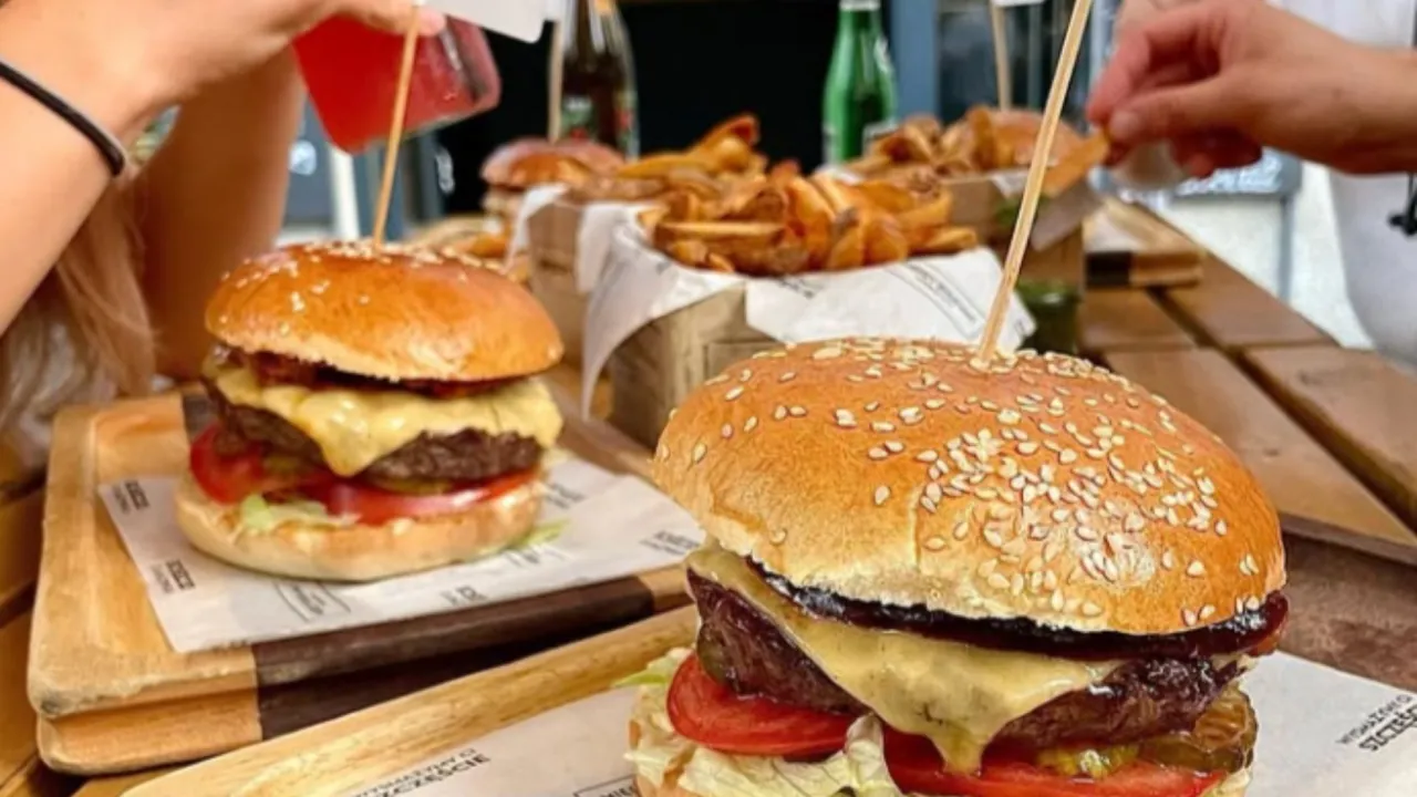 Hamburger vs Cheeseburger r&oacute;żnice