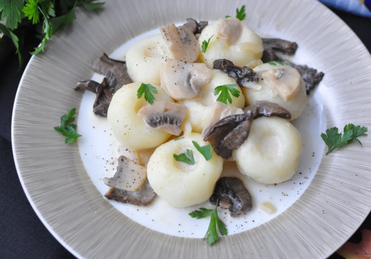 sos grzybowy z kluskami śląskimi