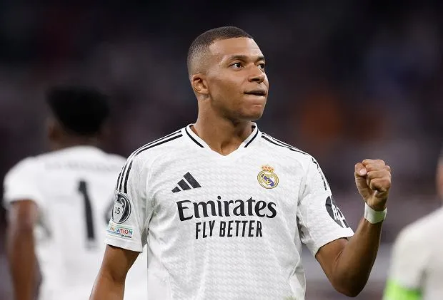 Kylian Mbappé w koszulce Realu Madryt