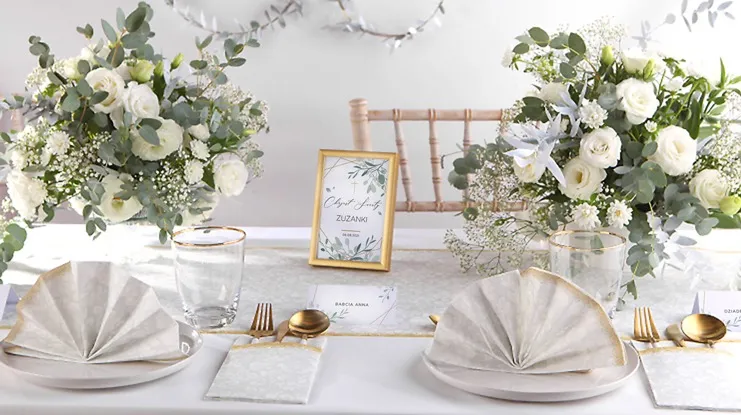 Aranżacje kwiatowe na stół na chrzciny