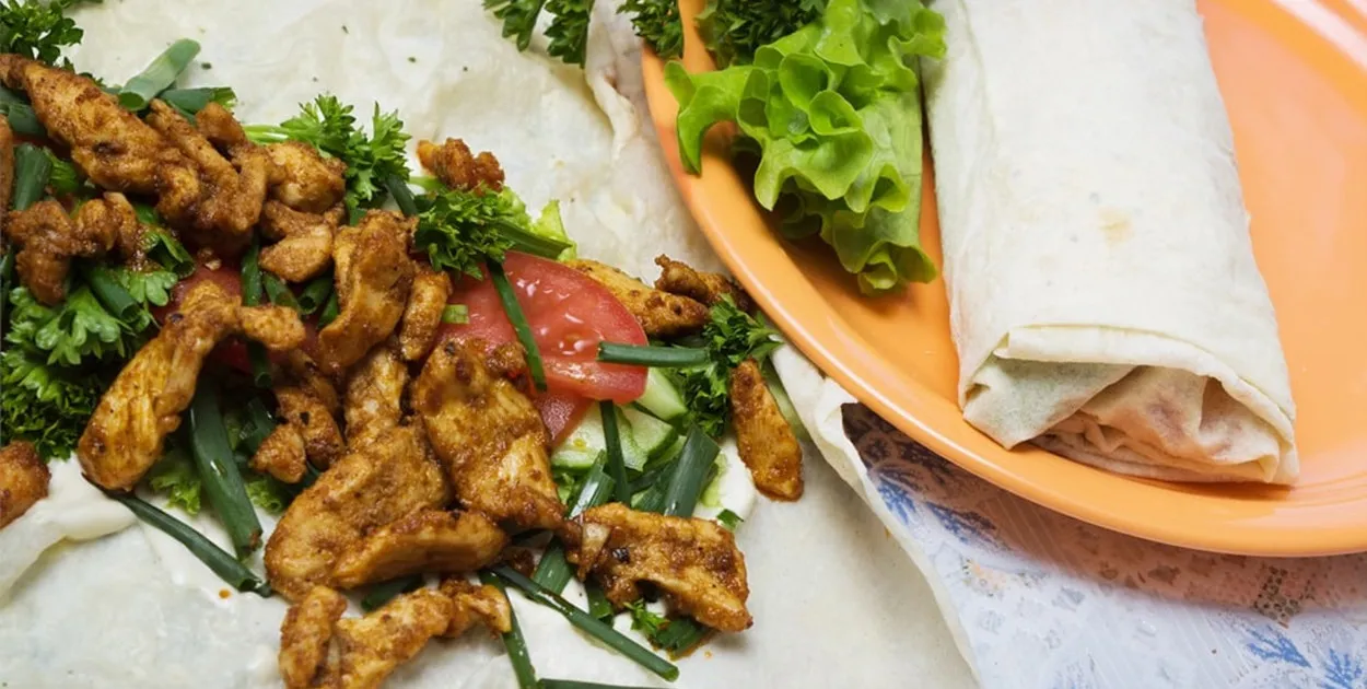 składniki kebaba mięso sos pieczywo