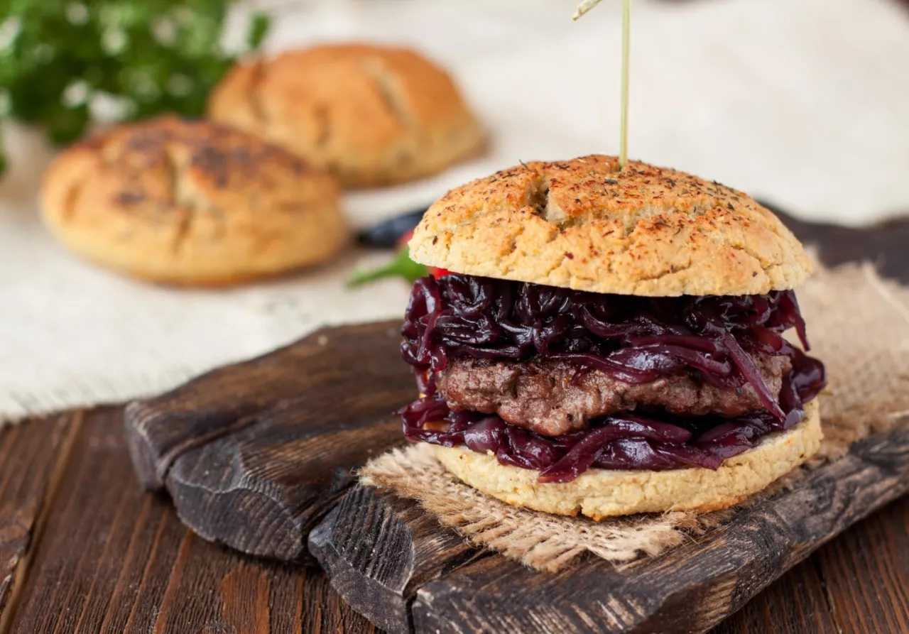 Cipolle caramellate per hamburger