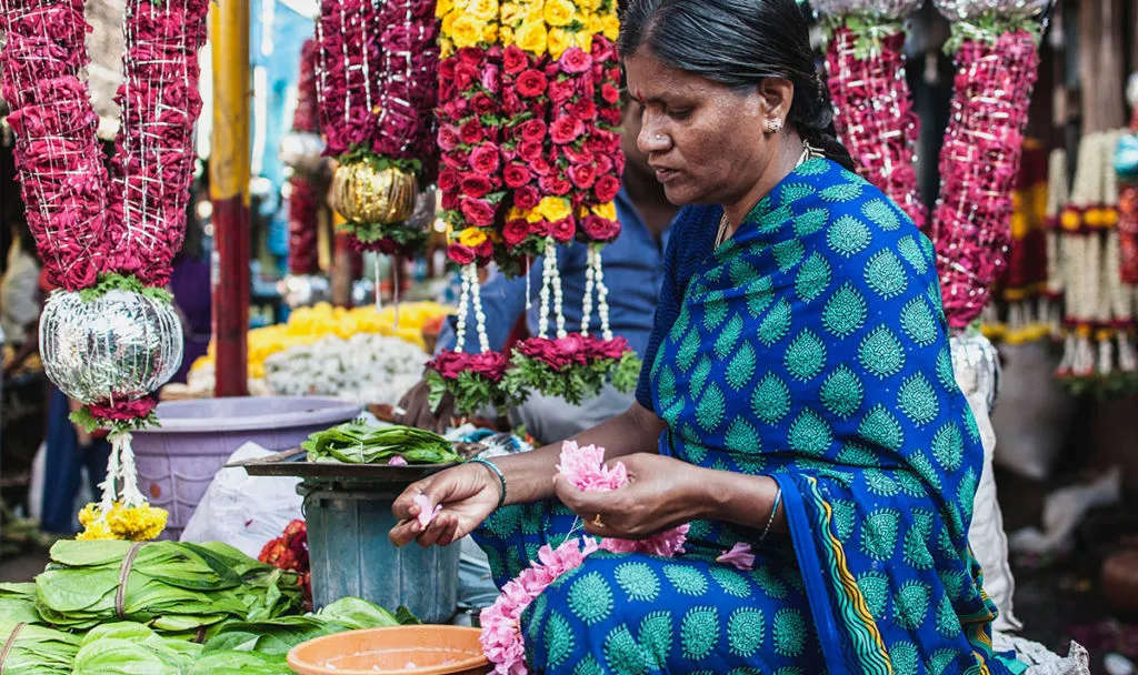 indyjski bazar gwar kolory ludzie