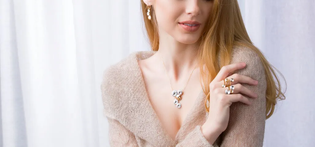 najczęstsze błędy w doborze naszyjnika do sukienki