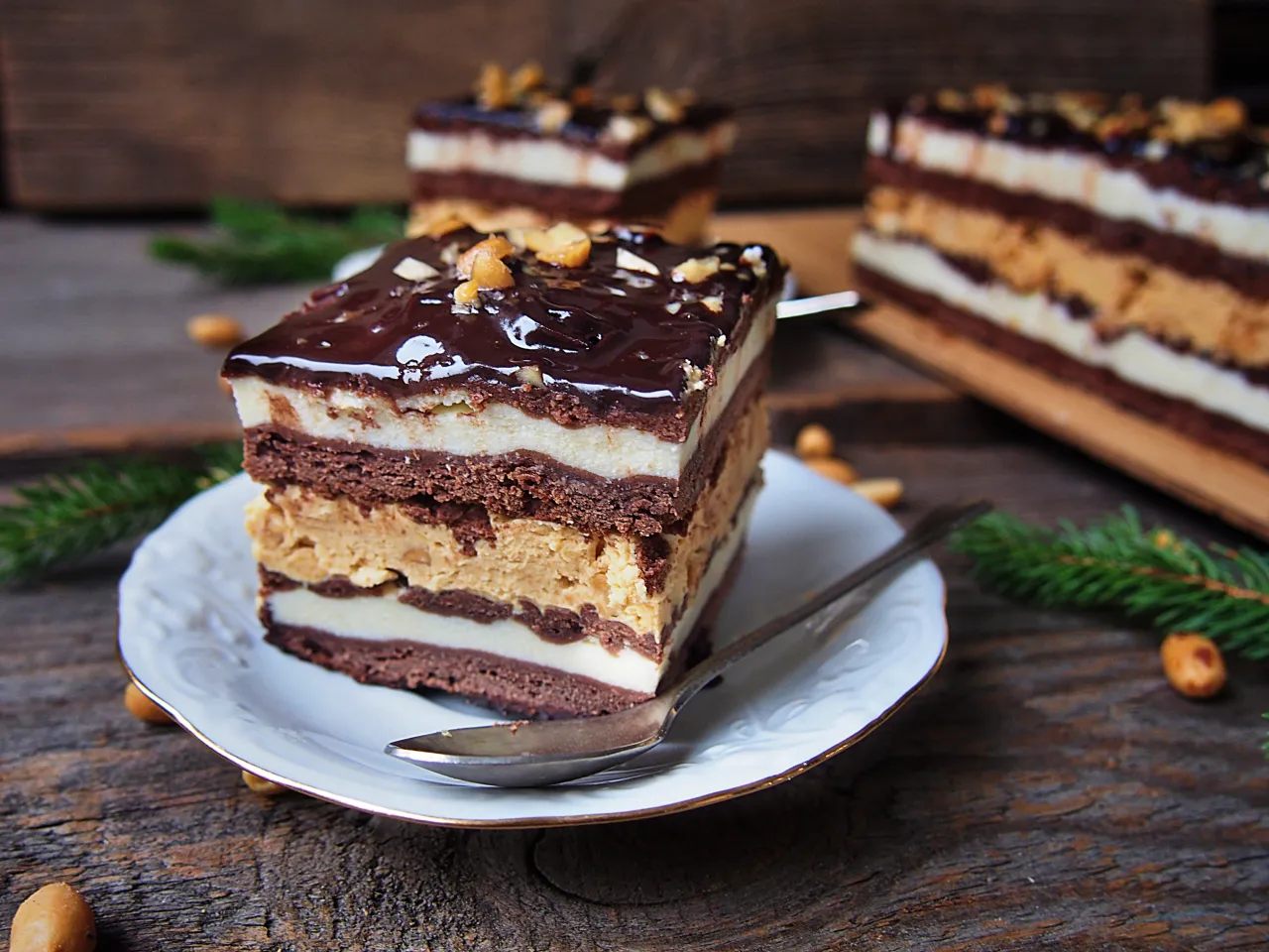 Ciasto Snickers warstwy przekr&oacute;j