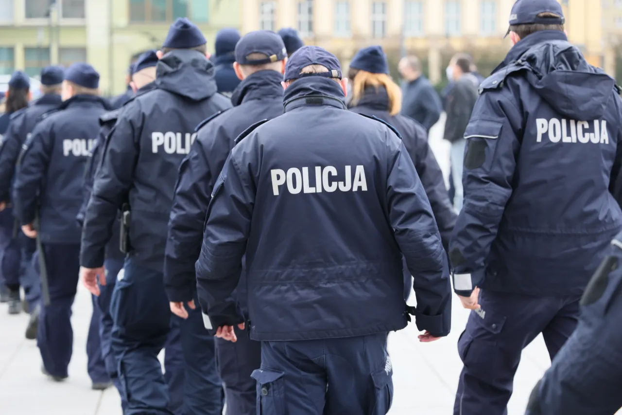 Zdjęcie W jakim wieku policjant przechodzi na emeryturę? Sprawdź zasady i wyjątki