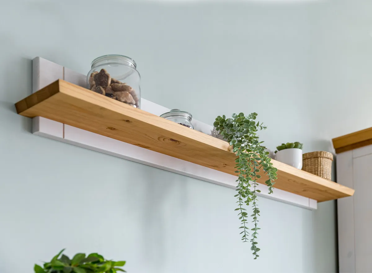 jak bezpiecznie zamocować półkę na ścianie