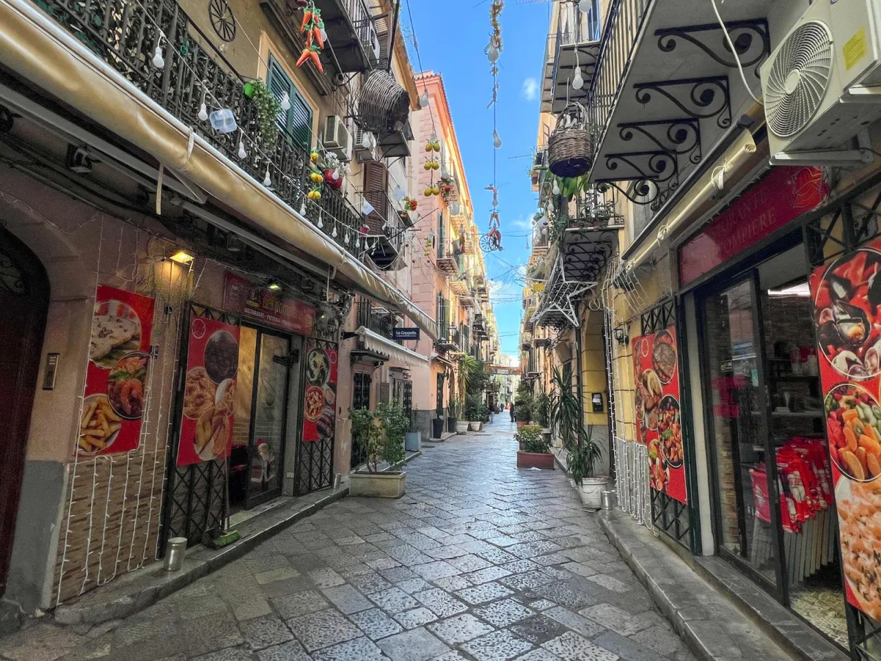 Palermo zatłoczone ulice targ Ballaro