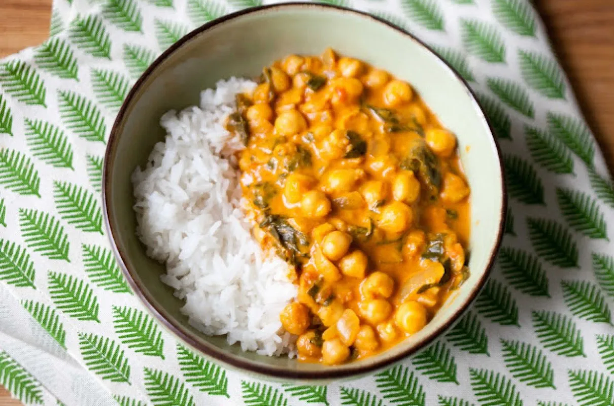 curry z ciecierzycy i mleczkiem kokosowym