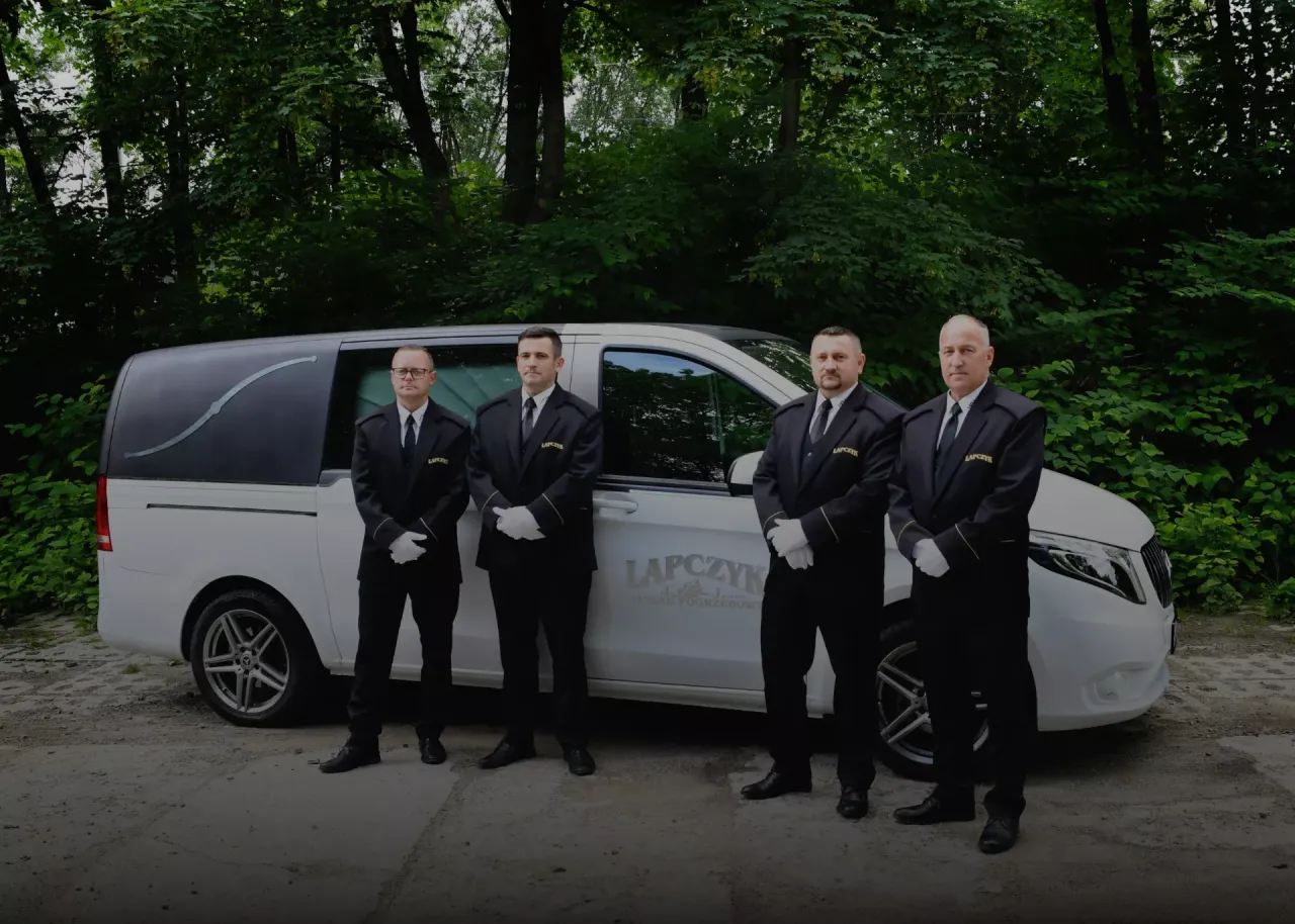 Profesjonalny zakład pogrzebowy lub empatyczny pracownik domu pogrzebowego