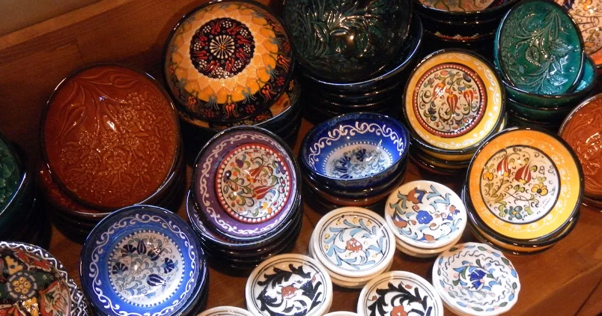 Ręcznie malowana turecka ceramika z Izniku