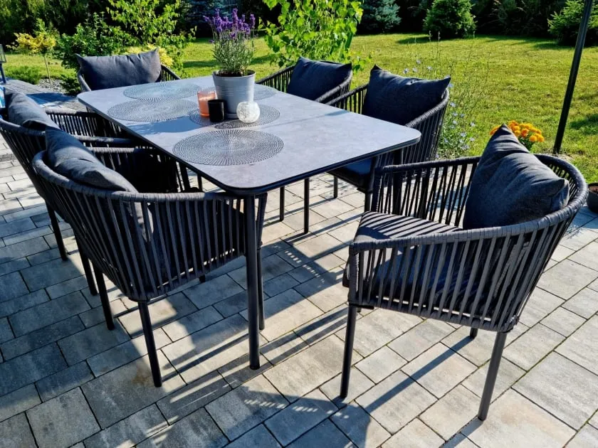 Przegląd materiał&oacute;w na blaty stoł&oacute;w ogrodowych