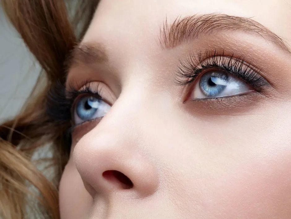 Makijaż niebieskie oczy inspiracje kolory