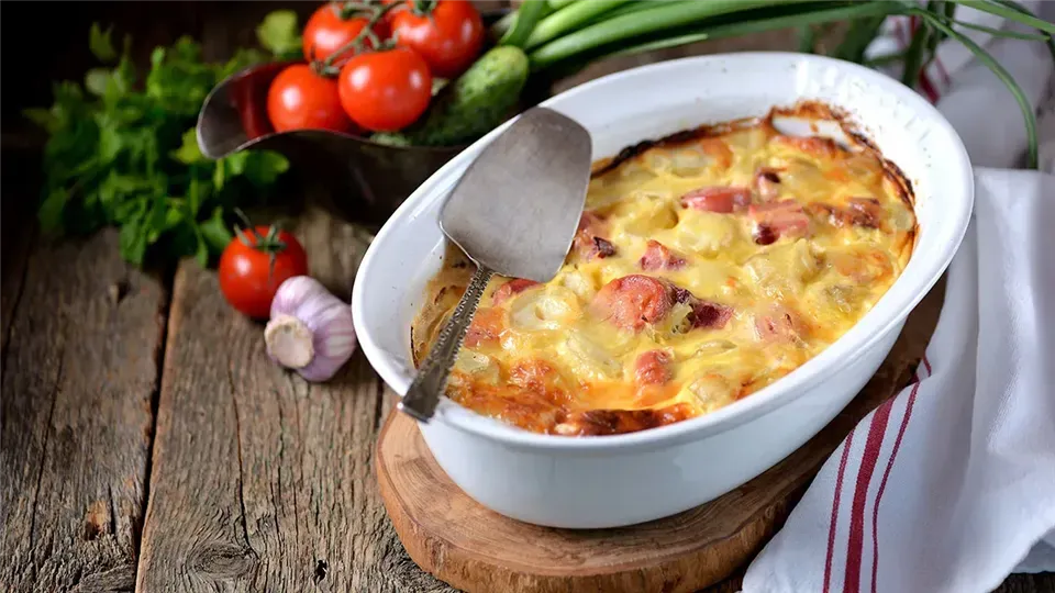 zapiekanka ziemniaczana z kiełbasą wariacje