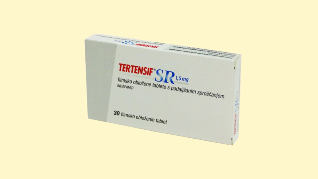 Pacjent mierzący ciśnienie krwi w domu