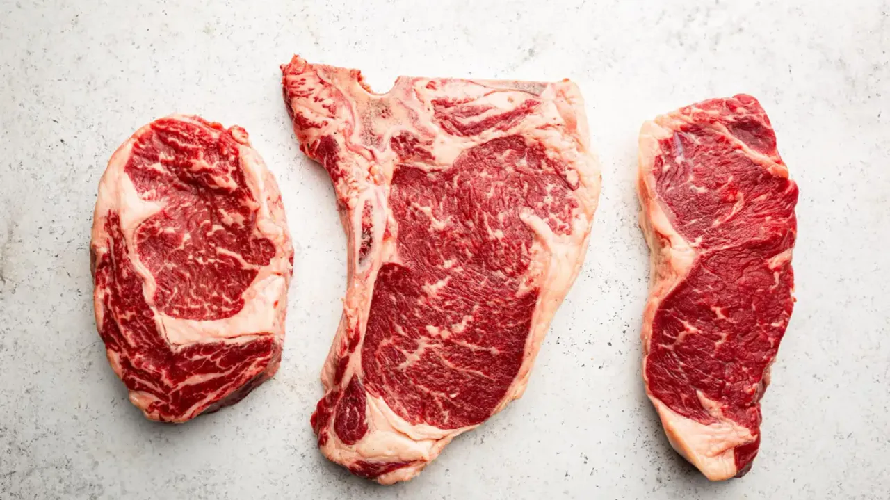 Trzy soczyste steki: zrazowy, T-bone i antrykot. Wybór należy do Ciebie!
