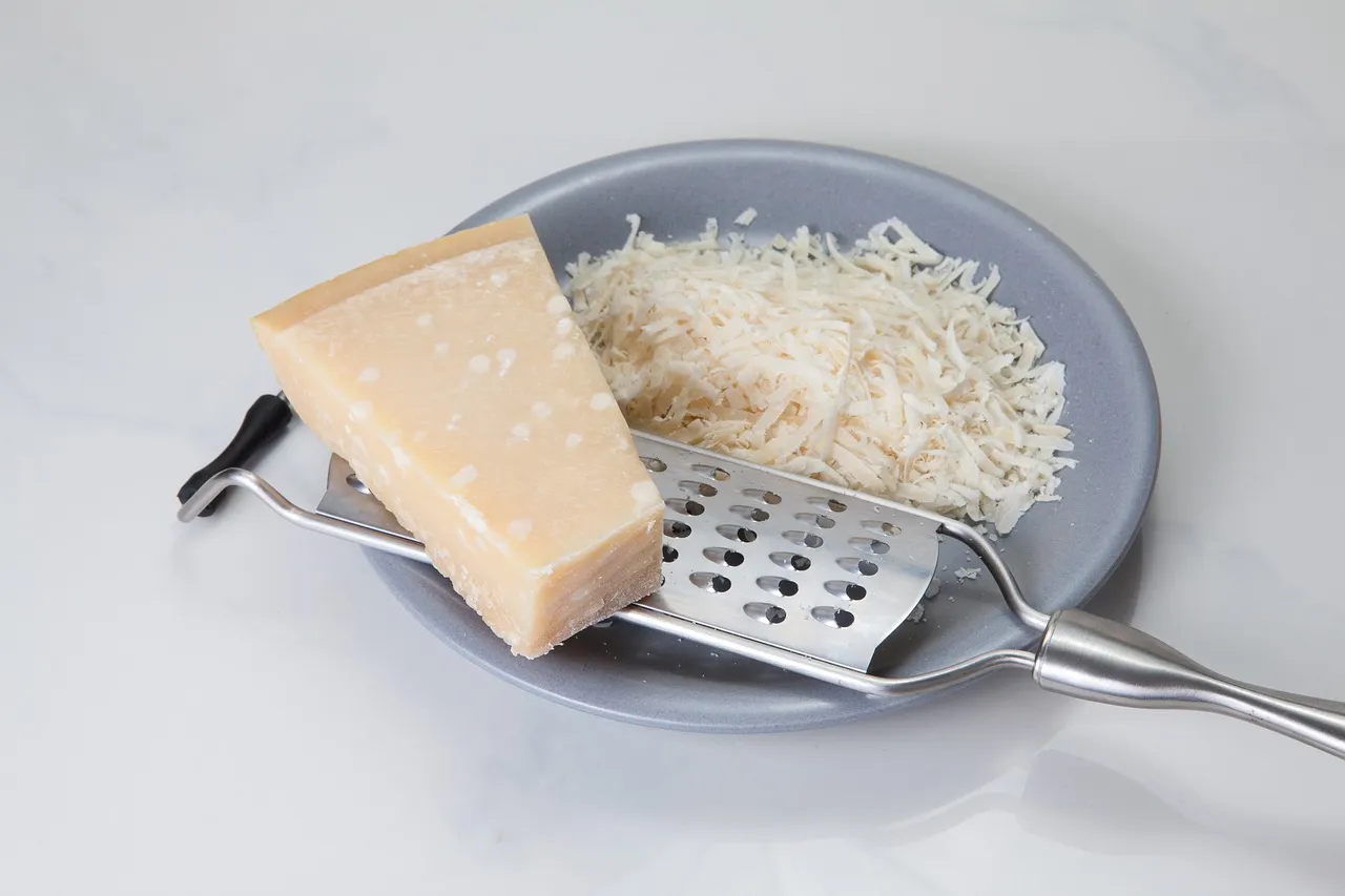 Zdjęcie Jak zrobić parmezan w domu - prosty przepis na idealny ser