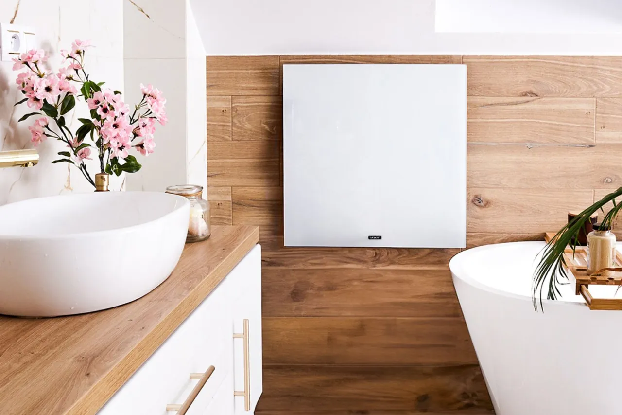 Grzejnik olejowy w sypialni i promiennik podczerwieni w łazience