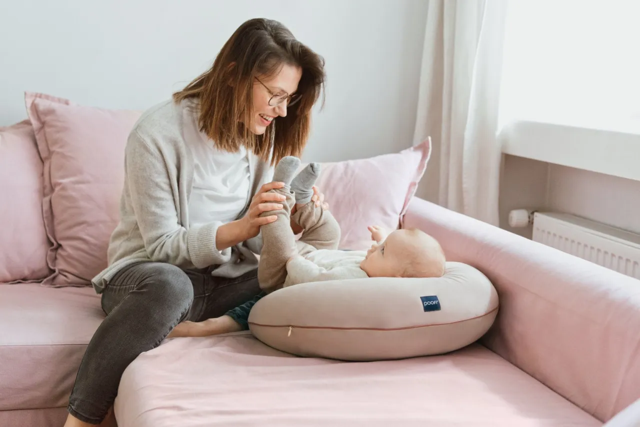 porównanie poduszek do karmienia Poofi Motherhood