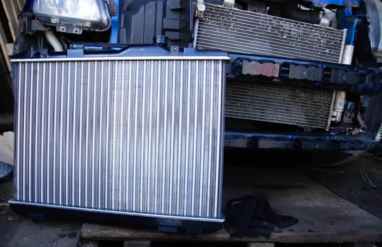 klejenie pękniętej chłodnicy plastikowej