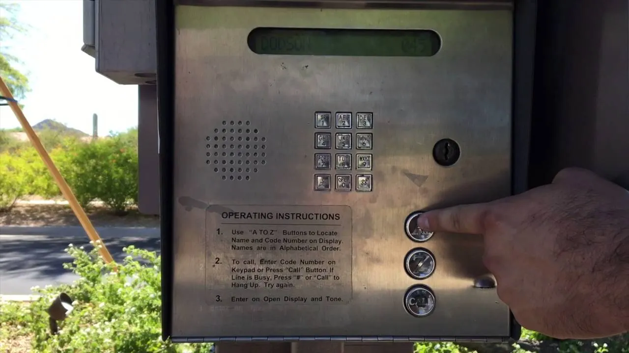 listonosz domofon klucz kurier